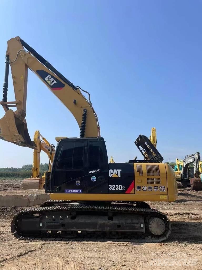 CAT 323 D Telakaivukoneet