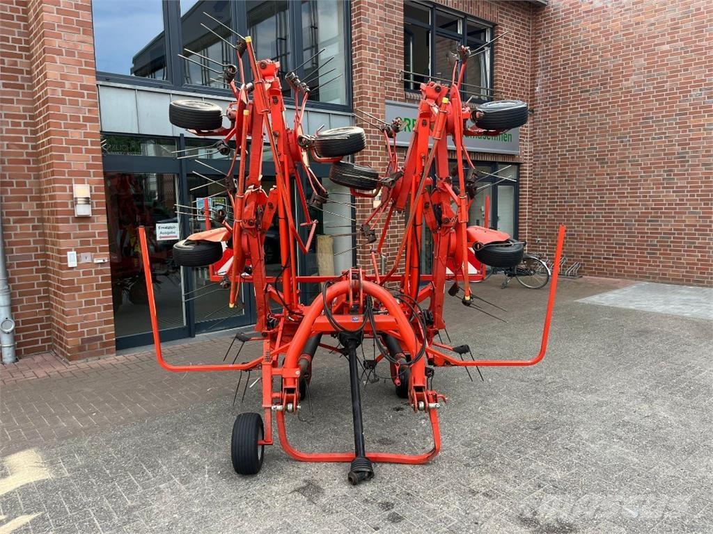 Kuhn GF8702 defekt Pöyhimet ja haravat
