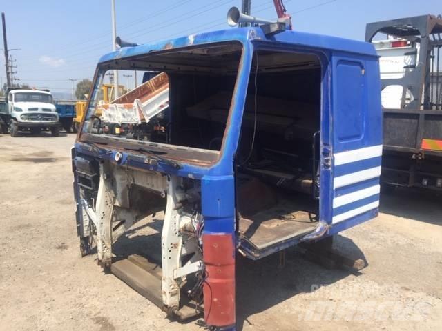Scania 142 M Ohjaamot ja sisustat