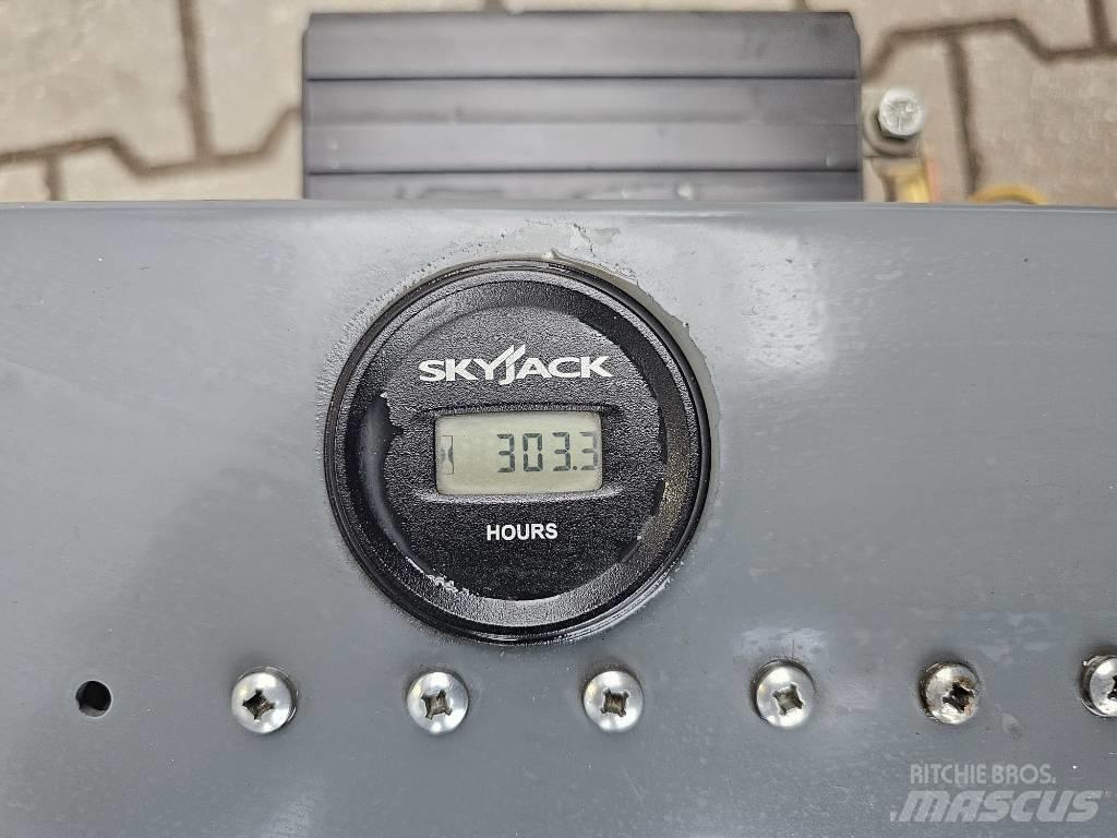 SkyJack SJ III4632 Saksilavat