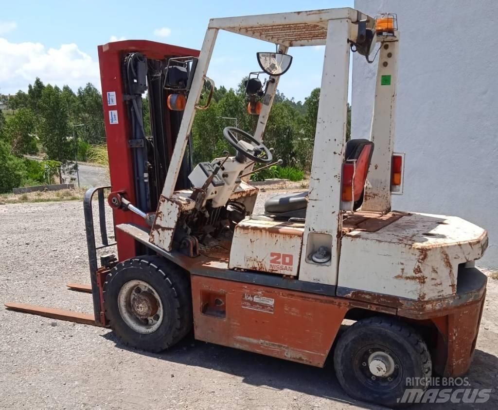 Nissan EH02A20U Dieseltrukit