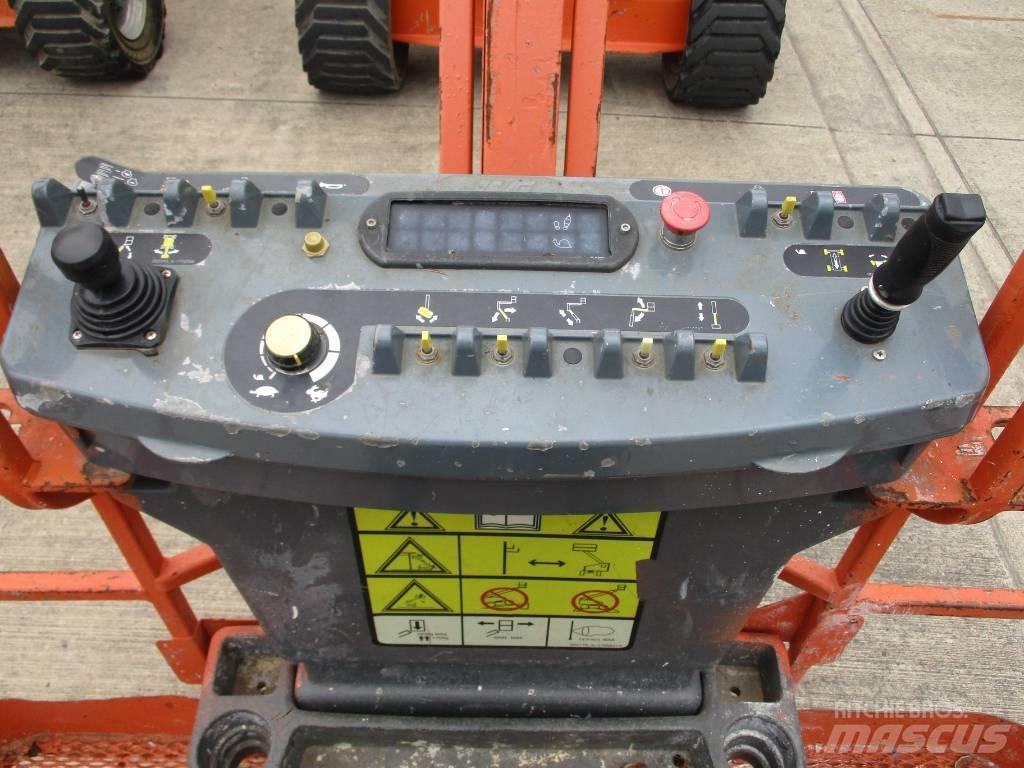 JLG 450 AJ (868) Pienikokoiset itseliikkuvat puominostimet