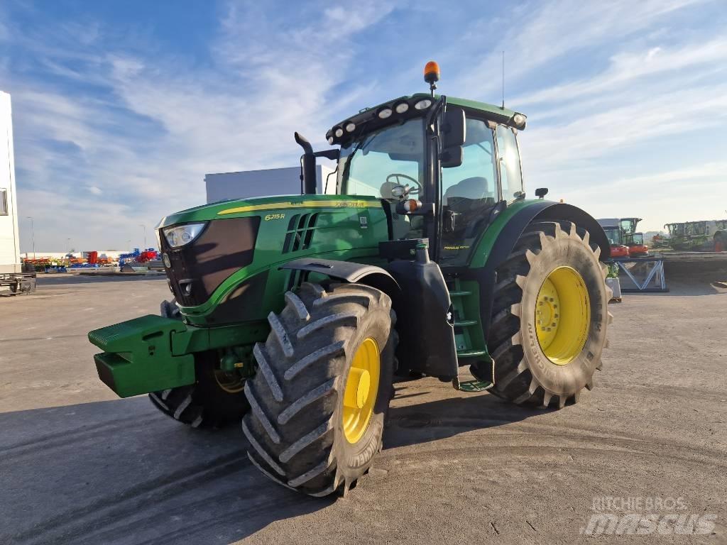 John Deere 6215 R Traktorit