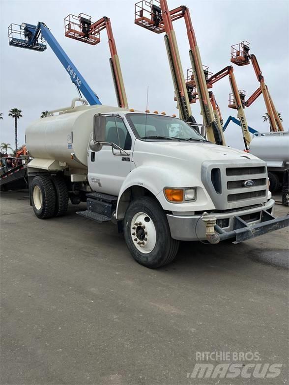 Ford F750 Säiliöautot