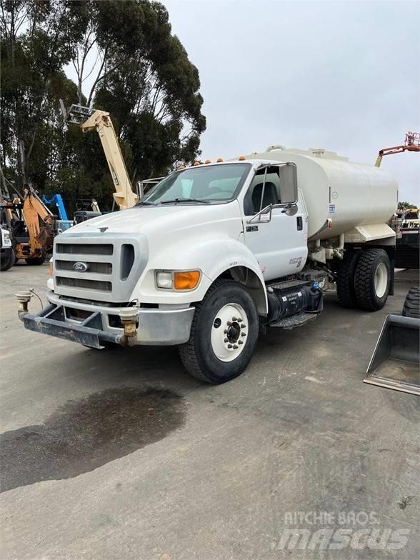 Ford F750 Säiliöautot
