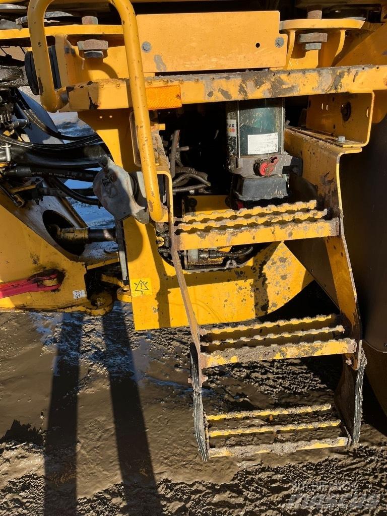 Volvo L 120 F Pyöräkuormaajat