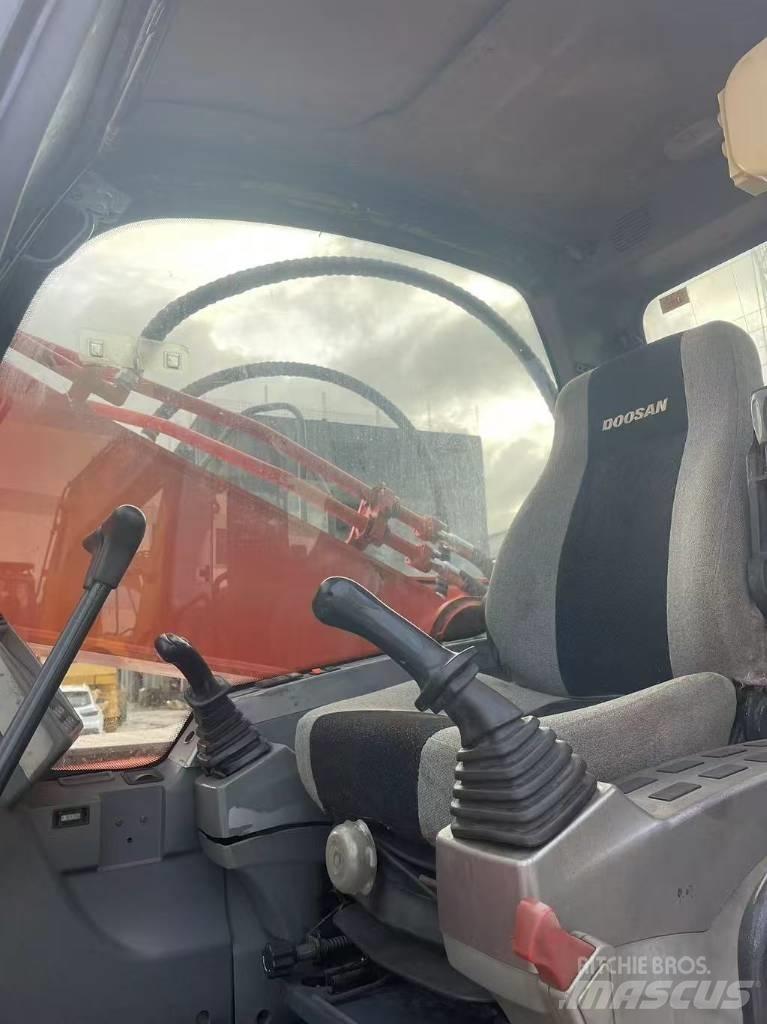 Doosan DX300LC-9C Telakaivukoneet