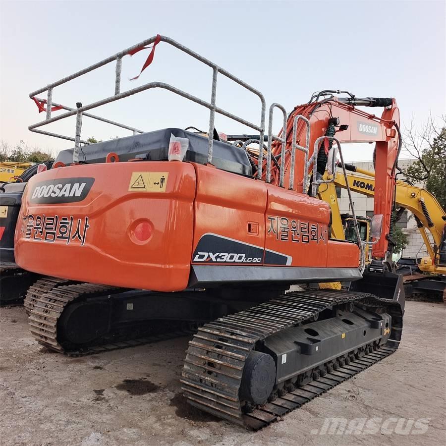 Doosan DX 300 LC Pitkävartiset kaivinkoneet