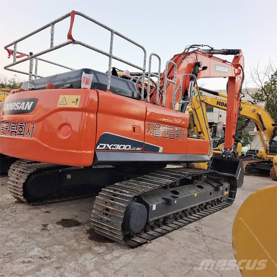 Doosan DX 300 LC Pitkävartiset kaivinkoneet