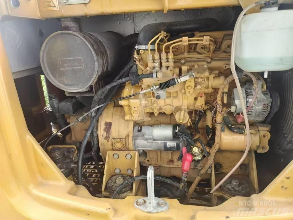 CAT 306 Minikaivukoneet < 7t