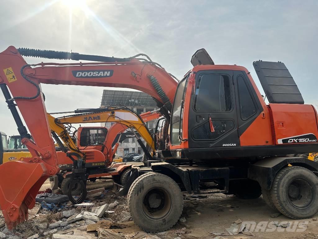 Doosan DH 150 W-7 Pyöräkaivukoneet