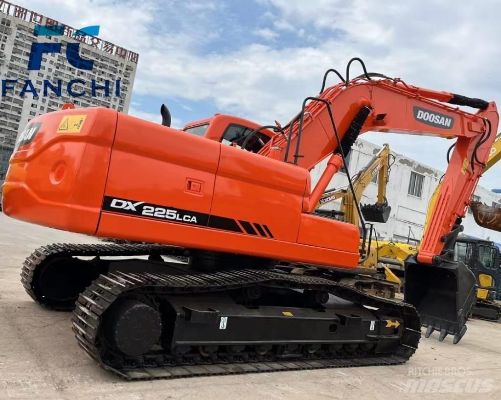 Doosan DX 225 LCA Telakaivukoneet