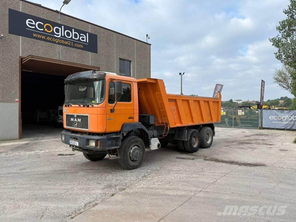 MAN 33.403 Sora- ja kippiautot
