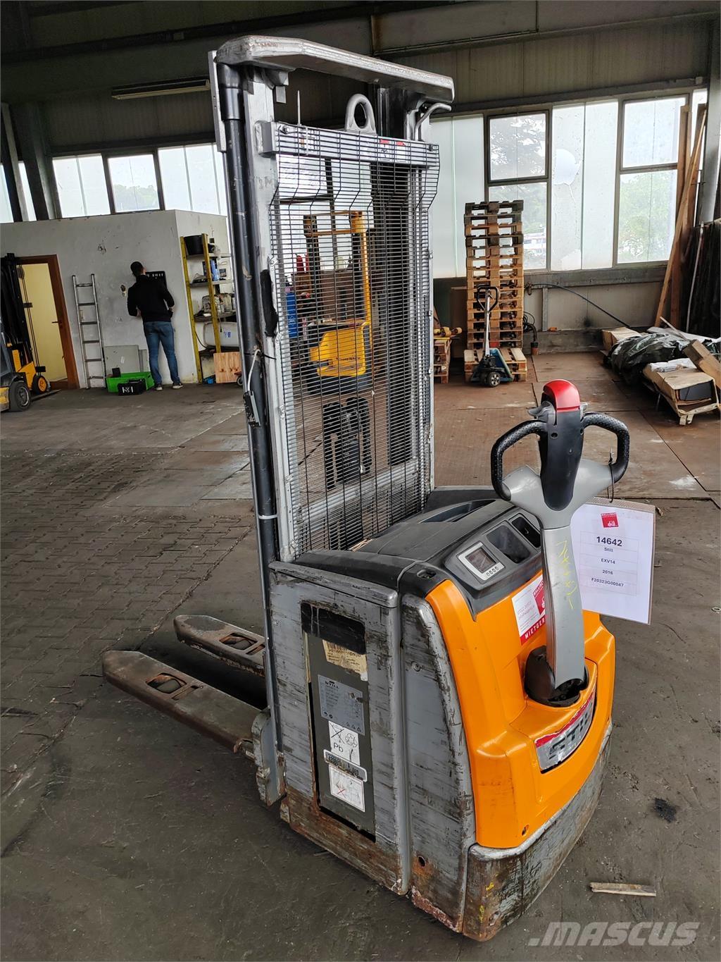 Still EXV14 Ajettavat pinoamisvaunut