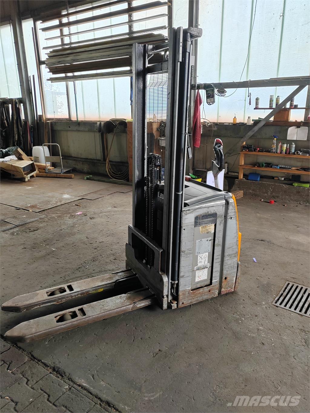 Still EXV14 Ajettavat pinoamisvaunut