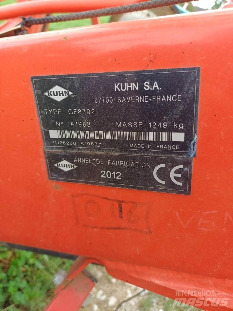 Kuhn GF 8702 Pöyhimet ja haravat