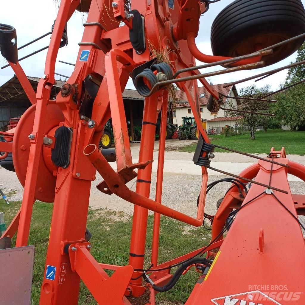 Kuhn GF 8702 Pöyhimet ja haravat