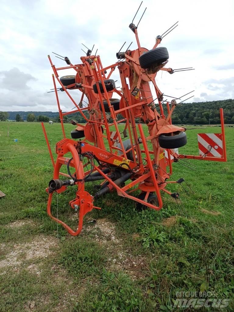 Kuhn GF 8702 Pöyhimet ja haravat