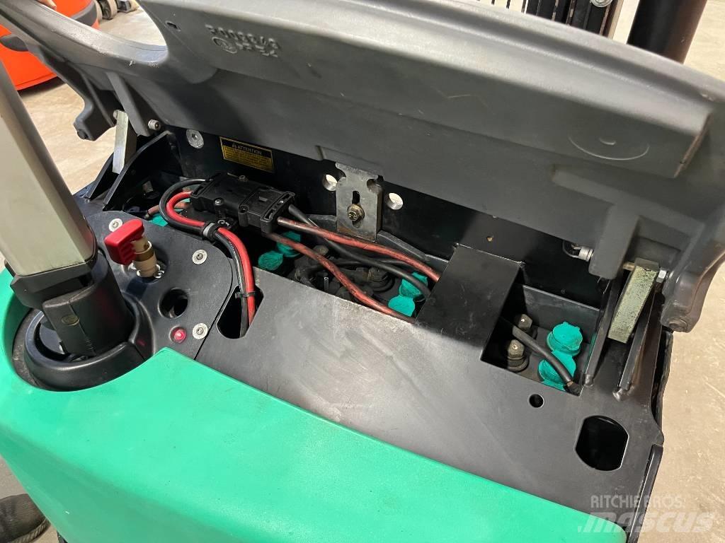 Mitsubishi SBP 12 N Käyden ajettavat pinoamistrukit