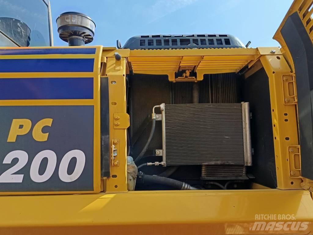 Komatsu PC200 Midikaivukoneet 7t - 12t