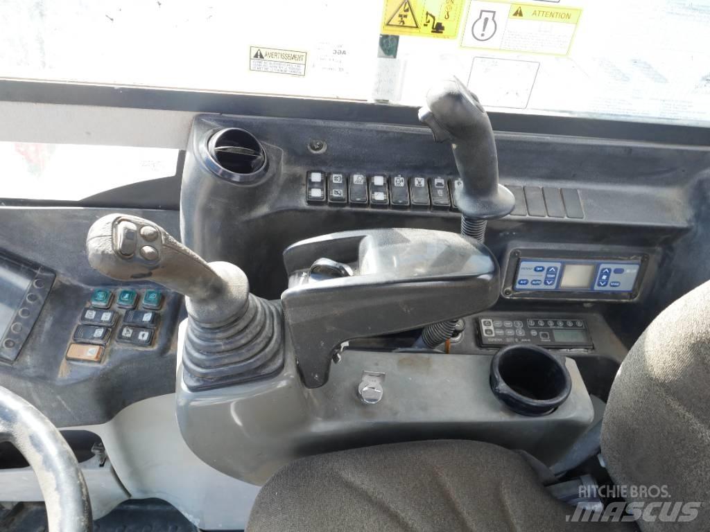 Takeuchi TB 295 W Pyöräkaivukoneet