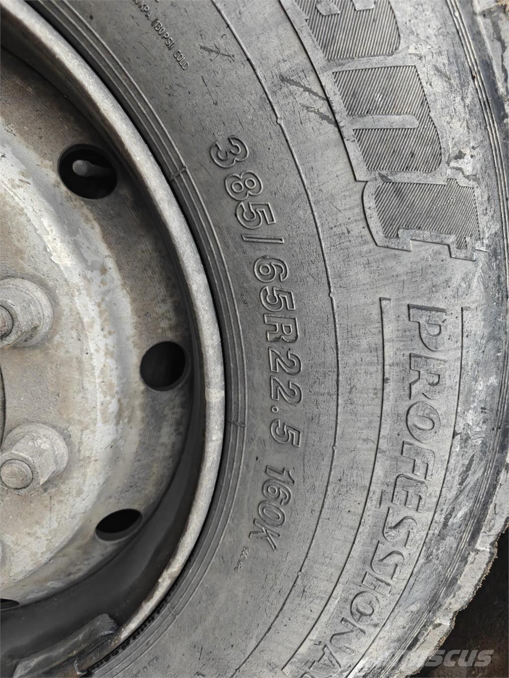 Sisu E11M Sora- ja kippiautot