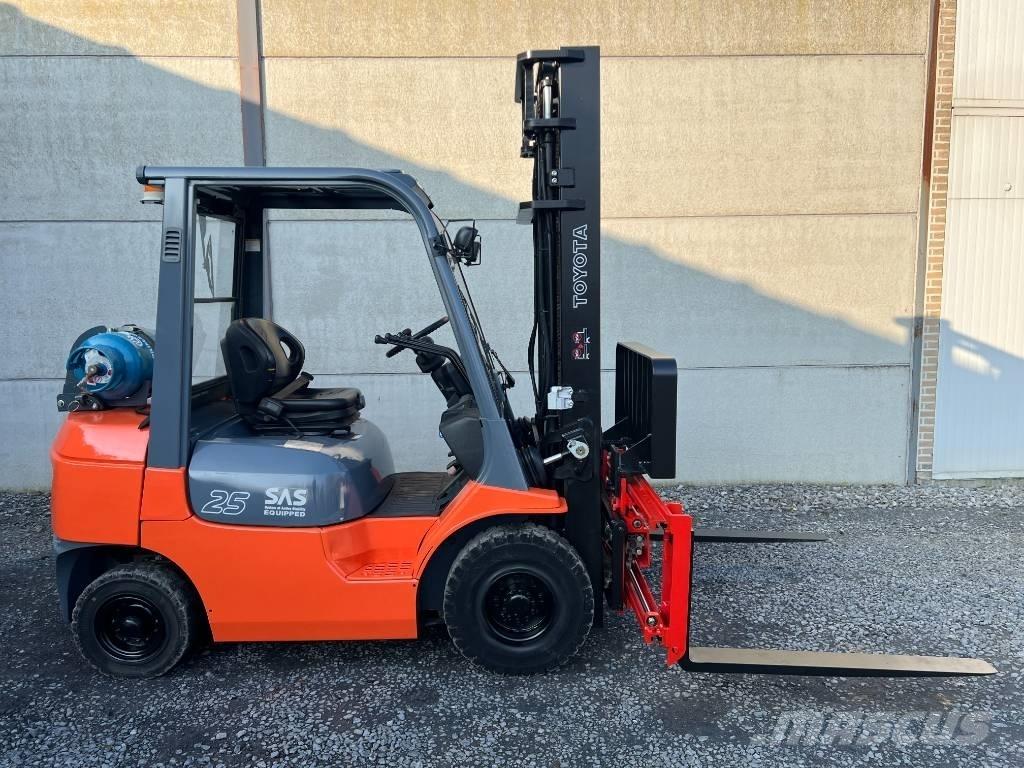 Toyota 42-7 FGF 25 Nestekaasutrukit
