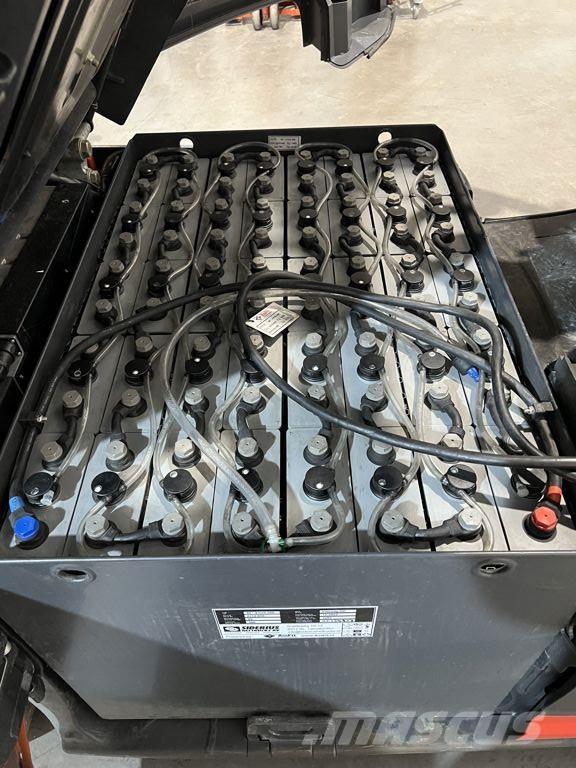 Linde E30-01 Sähkötrukit