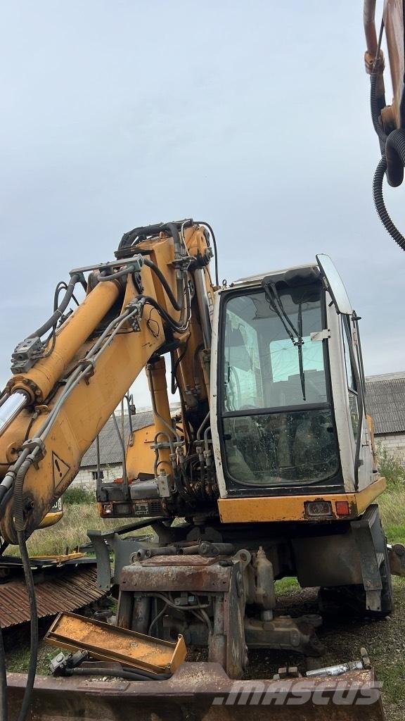 Liebherr A 900 C Ketjut, telat ja alustat