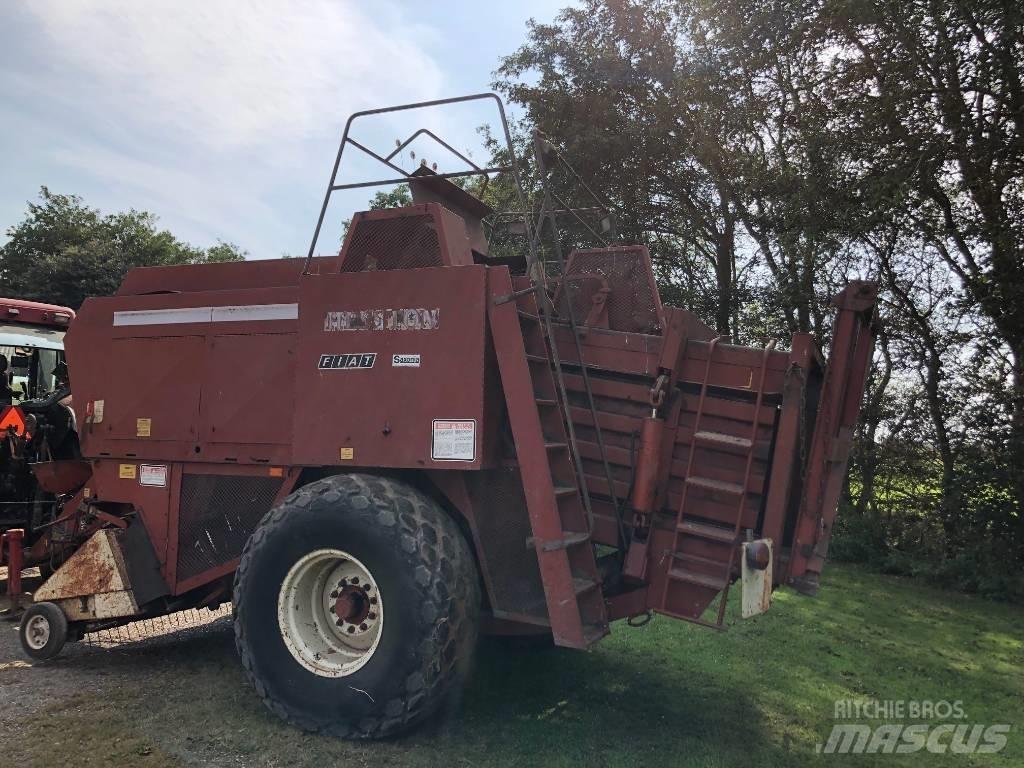 Hesston 4800 Kanttipaalaimet