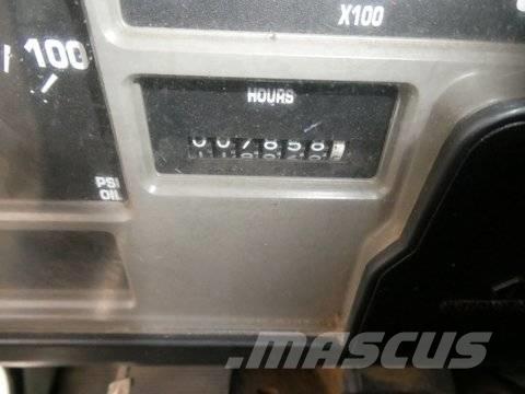 International 4700 Tienhoitoautot