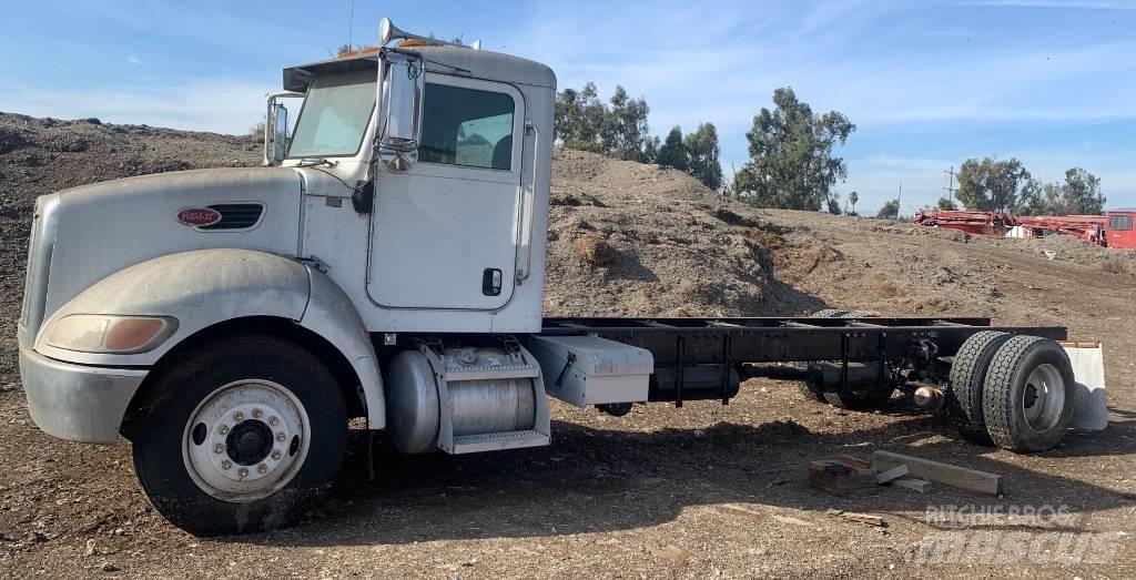 Peterbilt 335 Sora- ja kippiautot