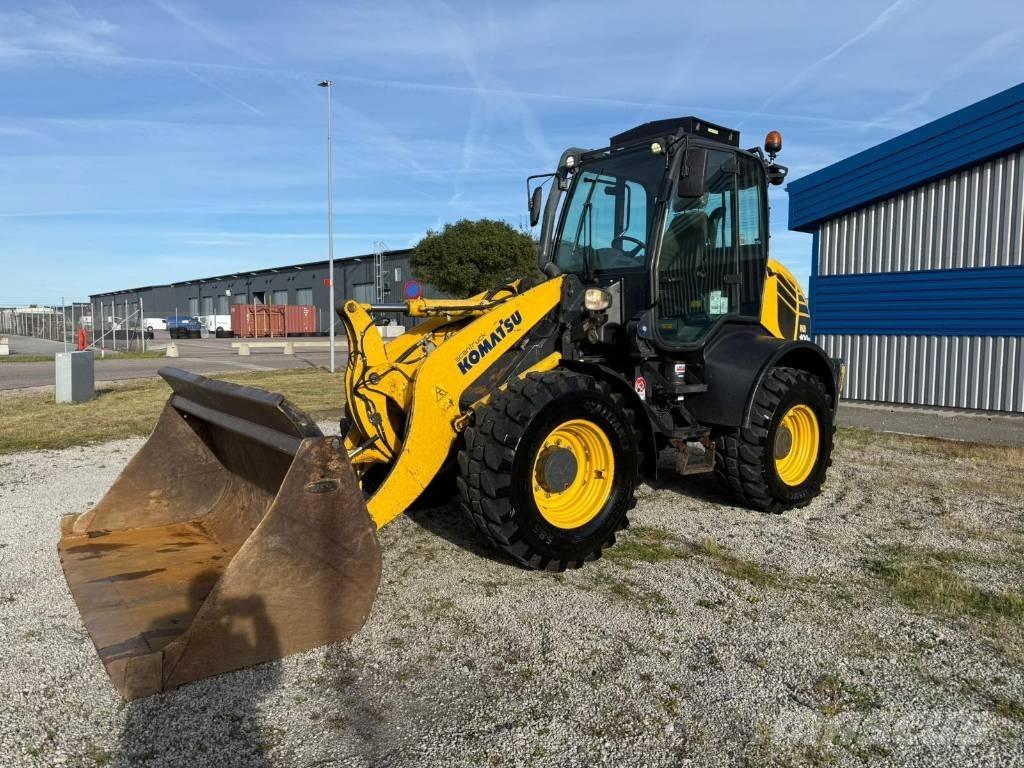 Komatsu WA100 M-7 Pyöräkuormaajat
