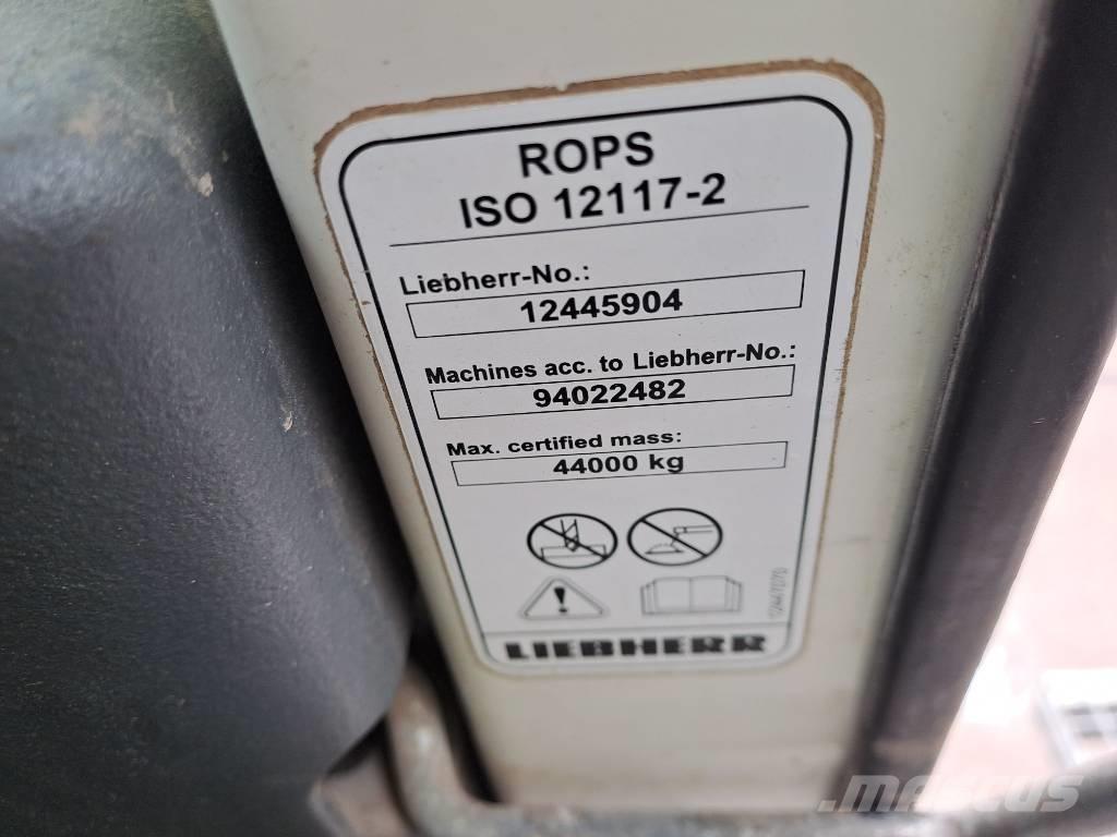 Liebherr R 946 Telakaivukoneet