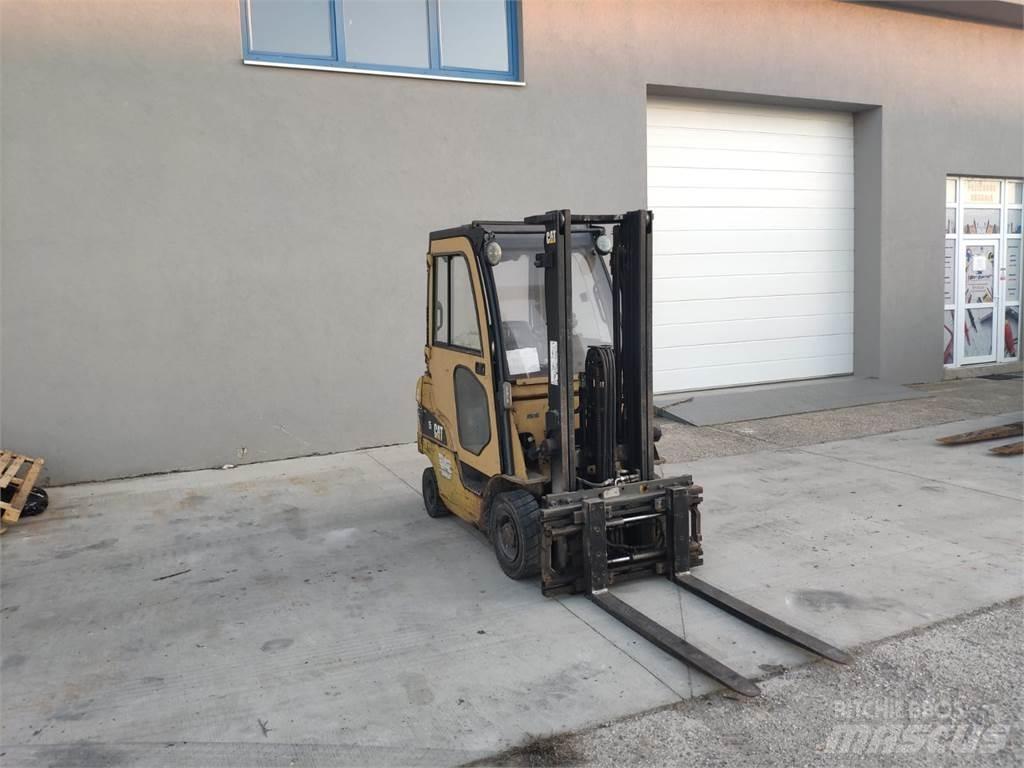 CAT GP15N Nestekaasutrukit