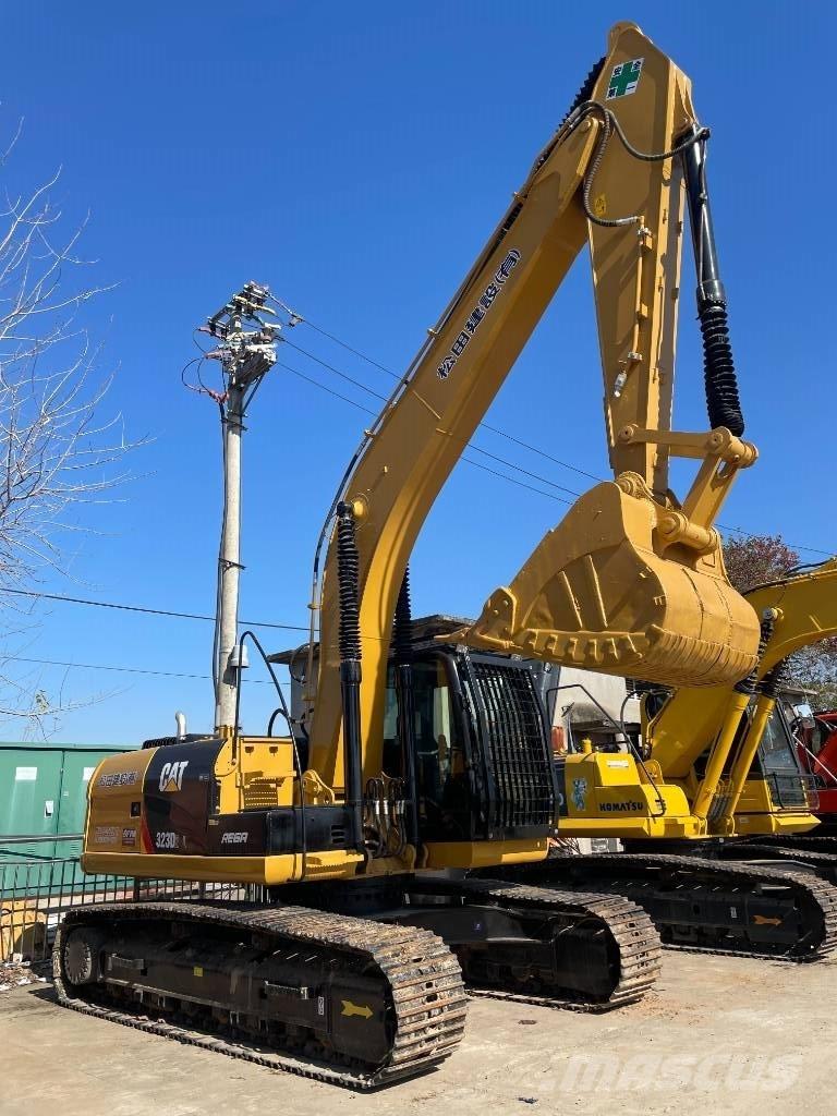 CAT 323D2 Telakaivukoneet