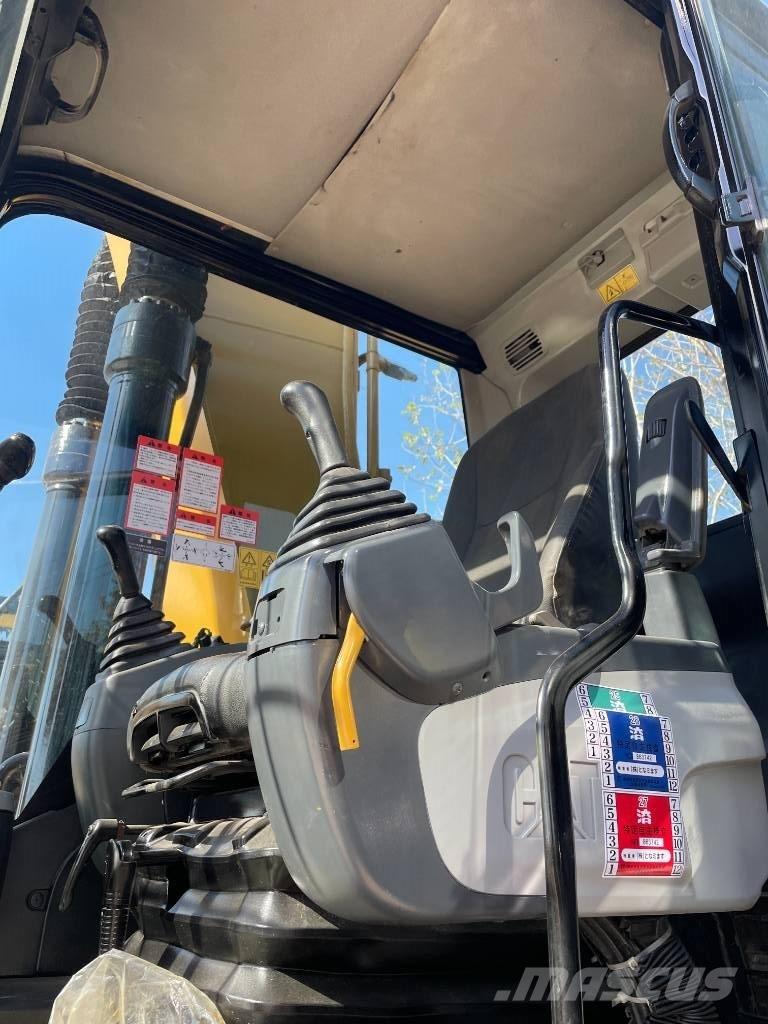 CAT 323D2 Telakaivukoneet