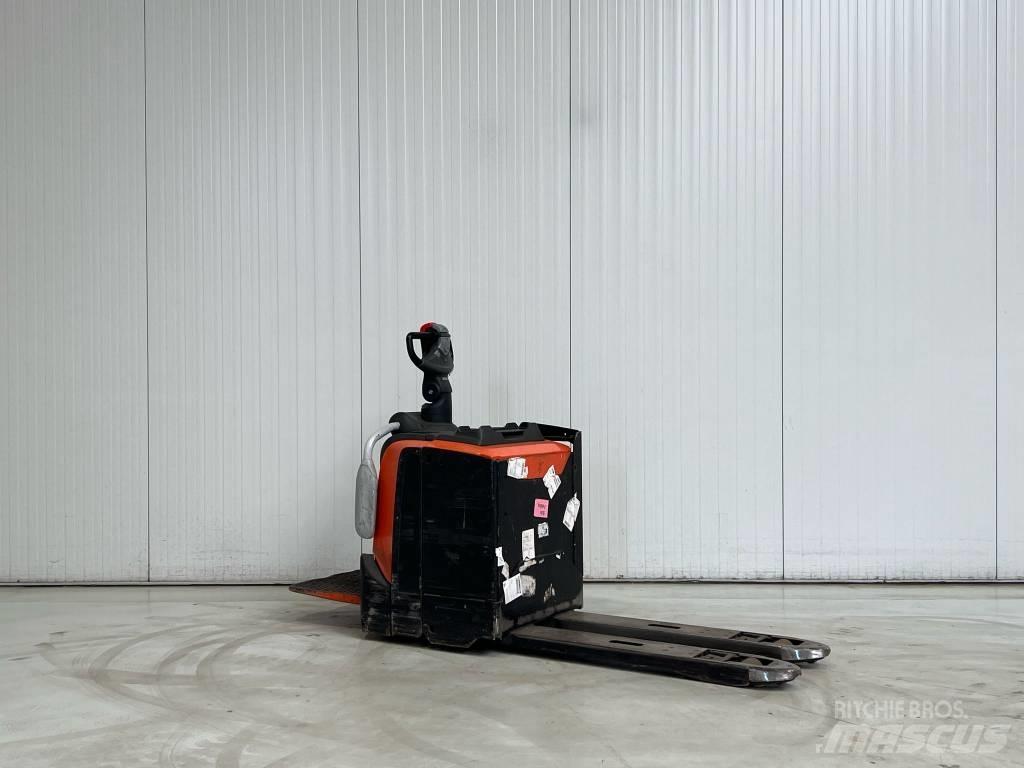 BT LPE250 Lavansiirtotrukit ajotasolla