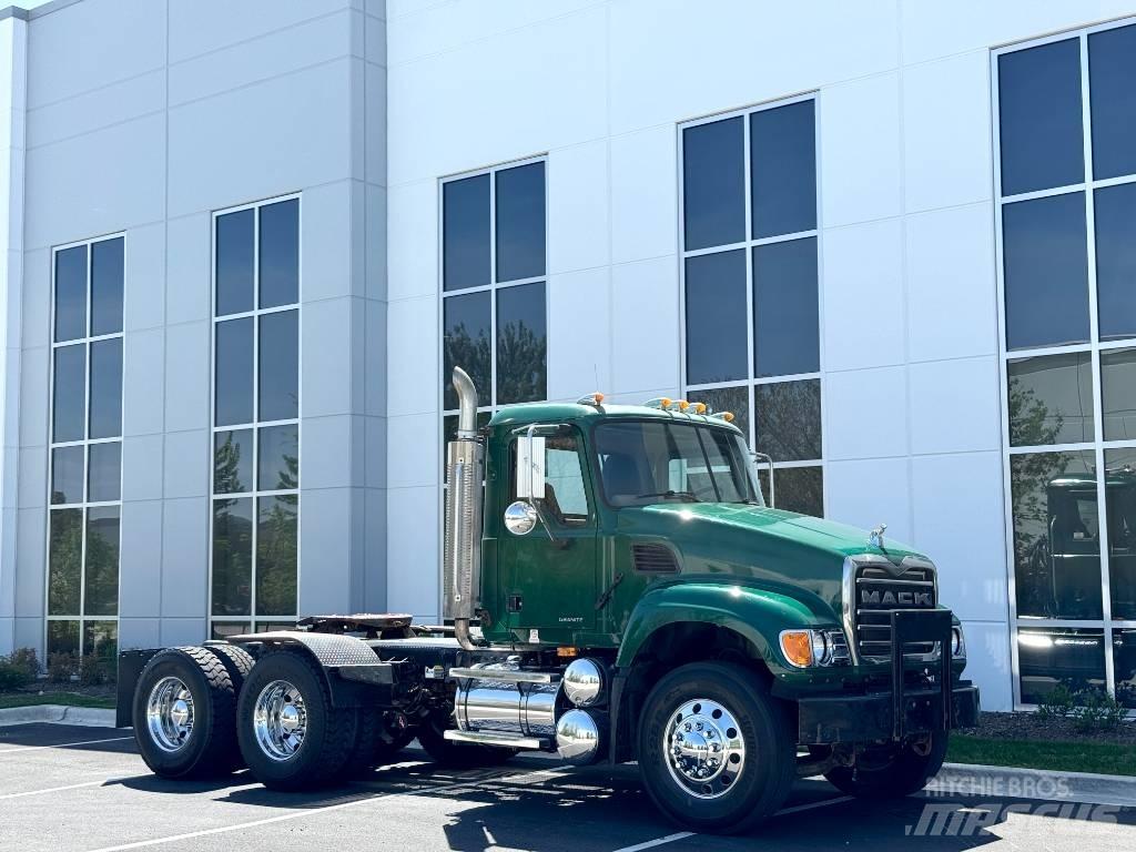 Mack Granite CV713 Vetopöytäautot