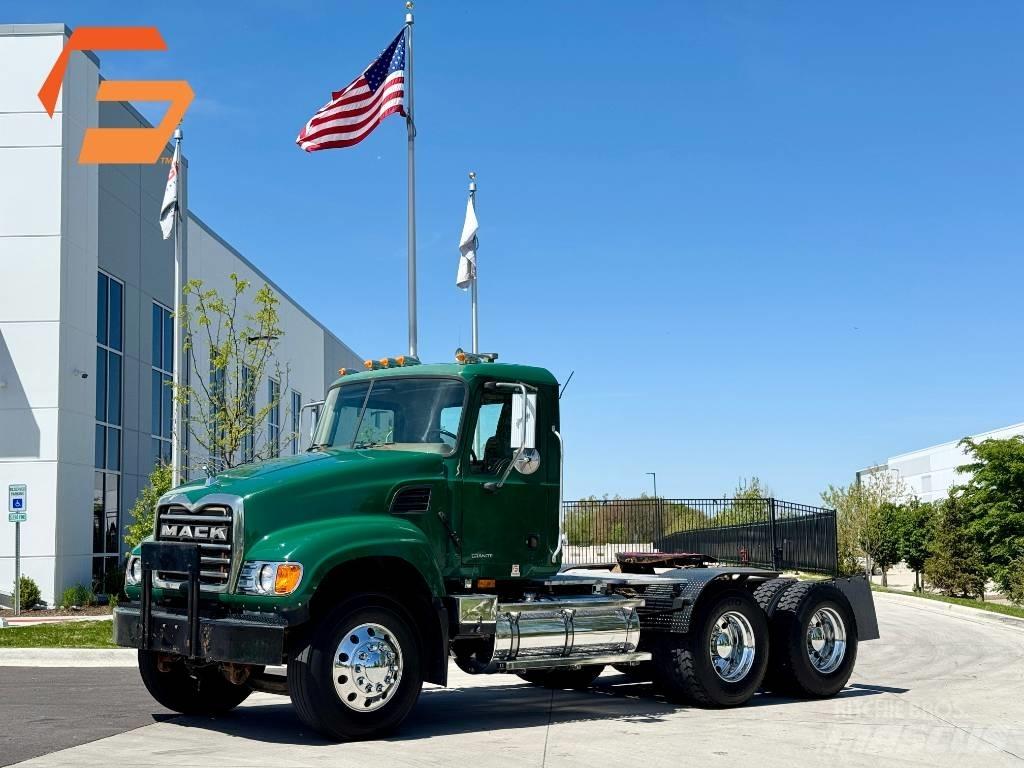 Mack Granite CV713 Vetopöytäautot