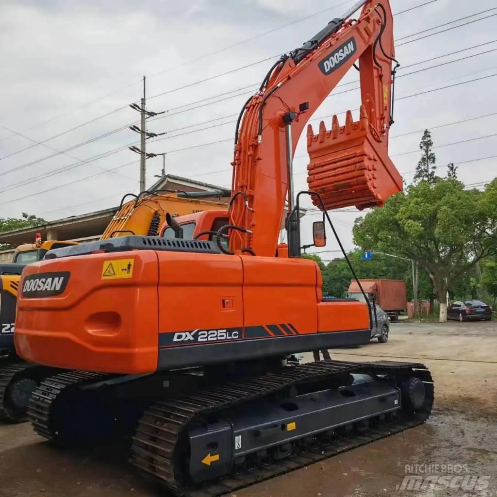 Doosan DX225LC-9C Telakaivukoneet