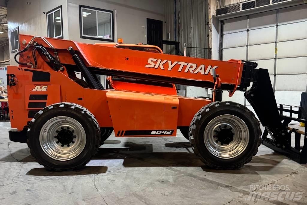 SkyTrak 6042 Kurottajat