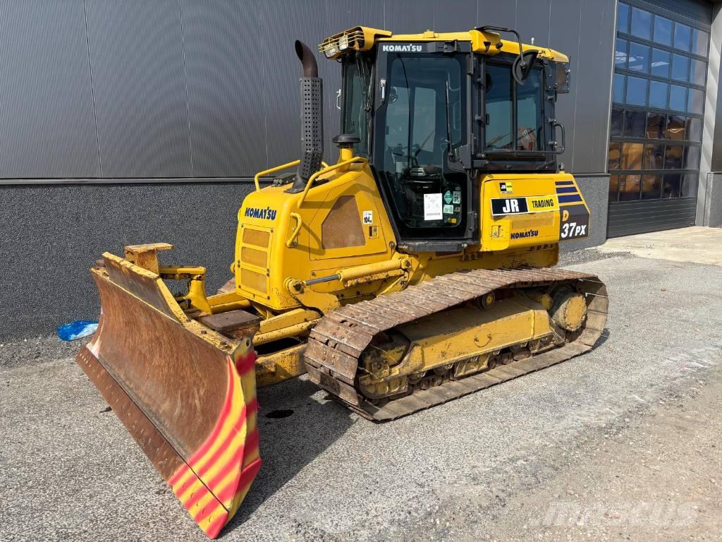 Komatsu D37 PX-23 Telaketjupuskutraktorit