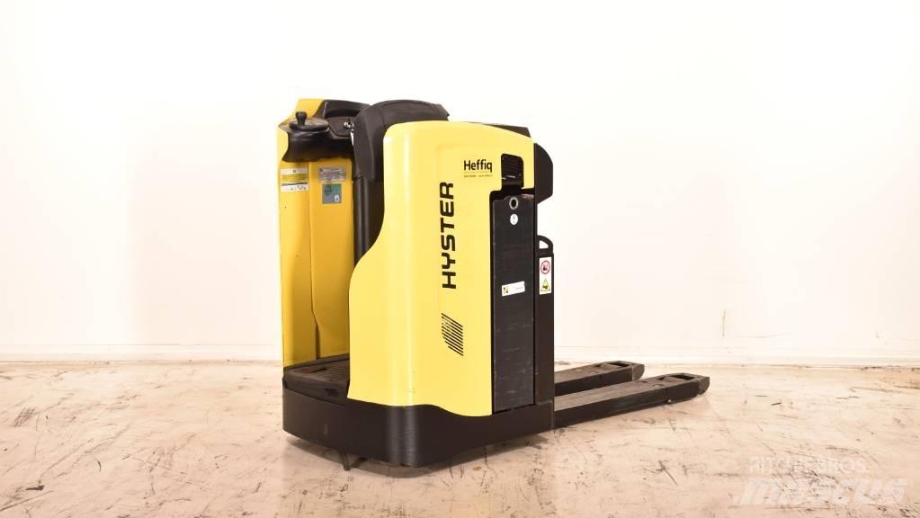 Hyster RP2.0N Lavansiirtotrukit ajotasolla