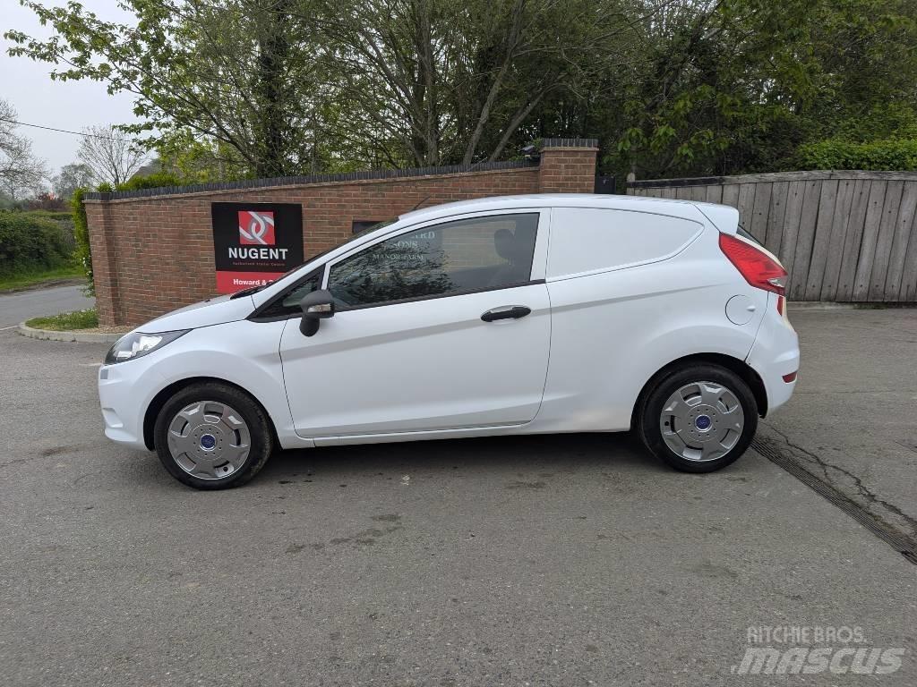 Ford Fiesta Van Pakettiautot