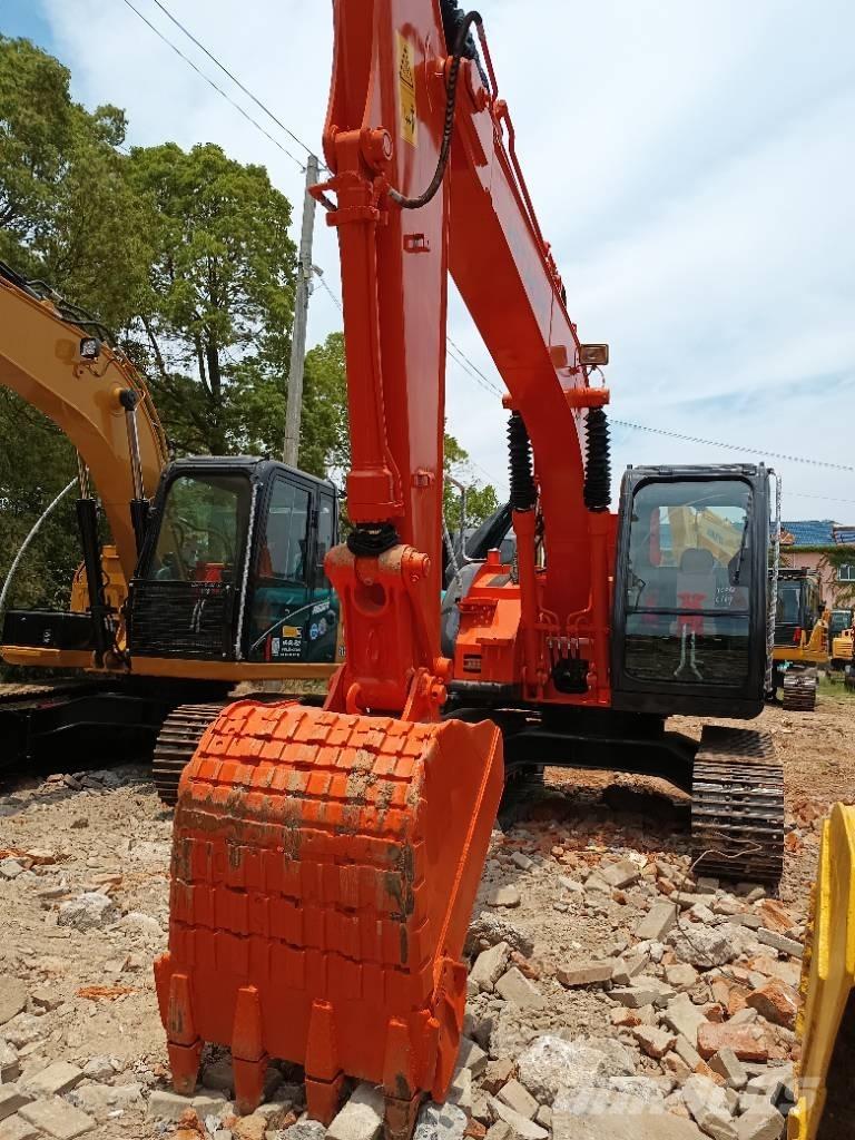Hitachi ZX 135 Telakaivukoneet