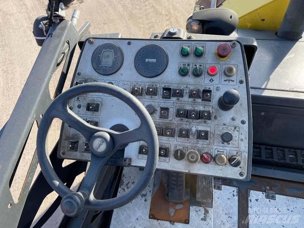 Bomag BF 300 P Asfalttikoneet