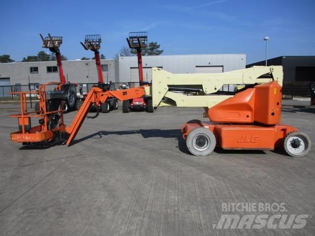 JLG E400AJP (817) Pienikokoiset itseliikkuvat puominostimet