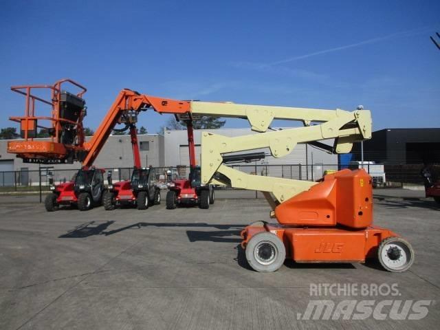 JLG E400AJP (817) Pienikokoiset itseliikkuvat puominostimet