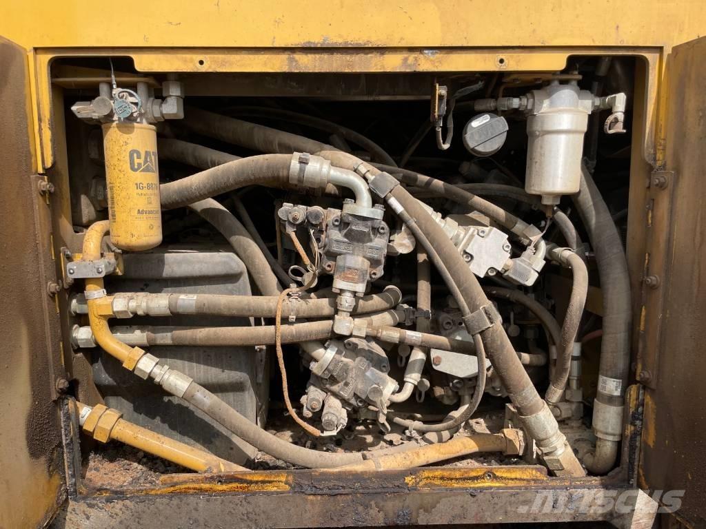 CAT AP555F Asfalttikoneet